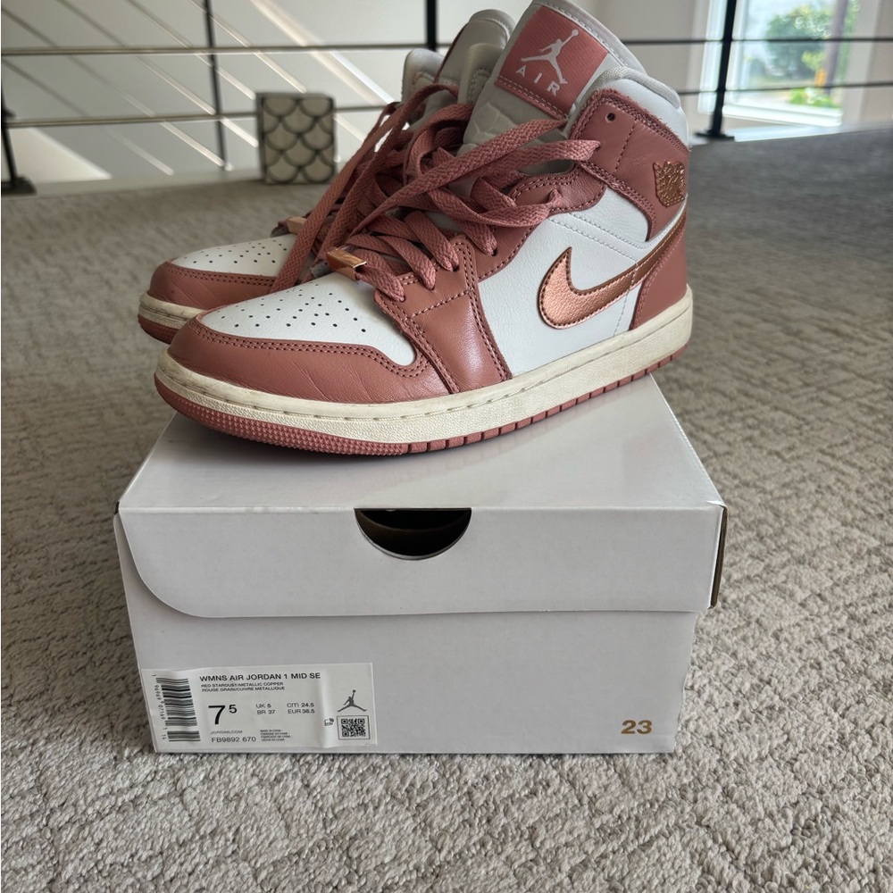 Air Jordan 1 Mid SE